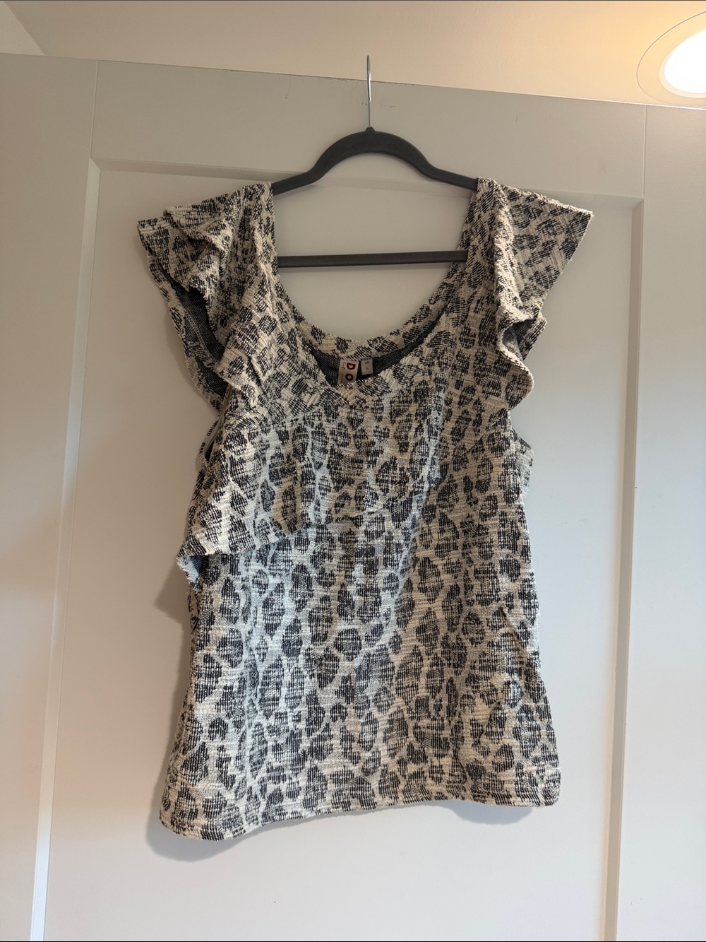 DOLAN Women’s Ruffle Sleeve Textured Animal Print Top - Black & White